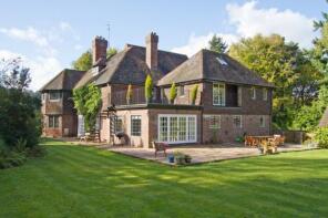 Hatchfield, Midhurst Road, Haslemere GU27 3LL