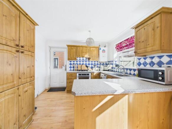 KITCHEN/ DINER