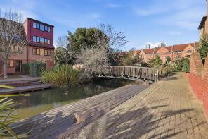 16, Leerdam Drive, London E14 3JJ