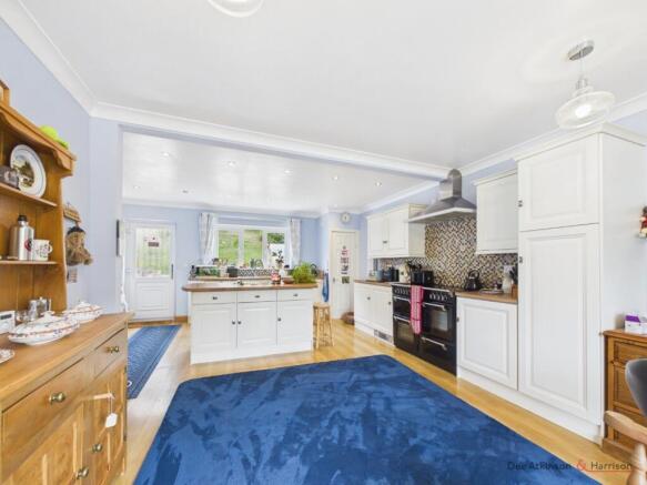 Kitchen/Dining./Living Area