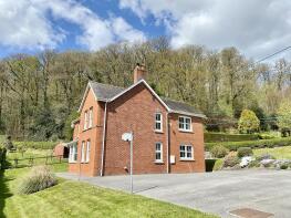 Clydfan, Penylan Road, Llanwrda SA19 8AE