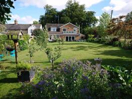 Pear Tree House, Farthinghoe Road, Brackley NN13 5NG