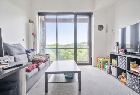 Lakeshore Drive, Bristol, Somerset, BS13