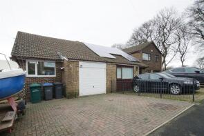 51, Greyfriar Walk, Bradford BD7 4BD