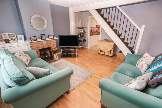 45 Dennis Way - Lounge 1.JPG