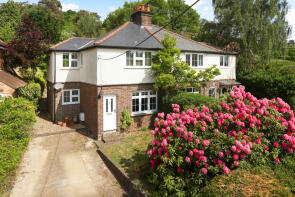 39, Middle Bourne Lane, Lower Bourne, Farnham GU10 3NH