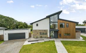 2 Deers Reach, Carroll Rise, Holsworthy EX22 7BH