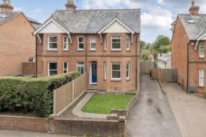 50, Firgrove Hill, Farnham GU9 8LQ