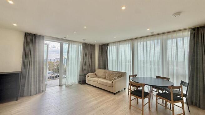 3 bedroom flat at Boulevard Wembley, HA0 1BD for r