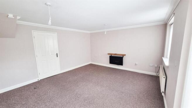 LOUNGE/ DINING ROOM