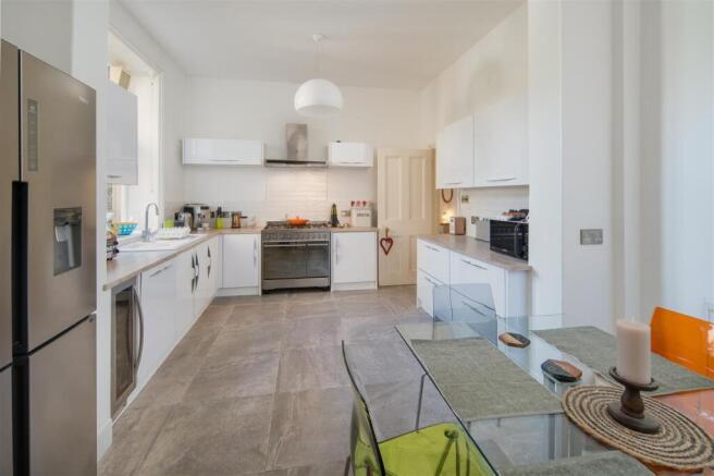Kitchen/ Dining Area