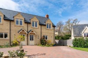 3b Shahrezad, Park Close, Woodstock OX20 1RN