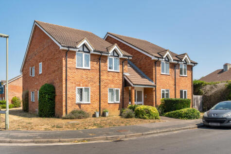 Wakefield Close, Byfleet, West Byfleet, KT14