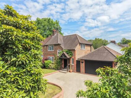 Cooper Walk, St. Johns, Redhill, Surrey, RH1