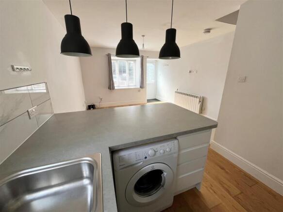 Kitchen2.jpg