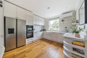 Flat A, 31, Woodland Gardens, Hornsey, London N10 3UE