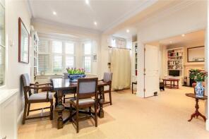 2, Abbey Gardens, Woolhampton, Reading RG7 5TZ