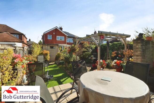 ENCLOSED REAR GARDEN