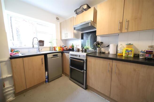 KITCHEN 2.JPG