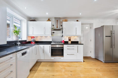 Manor Park, Staines-upon-thames, TW18