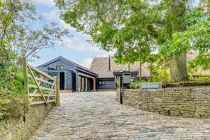 Priory Barn, Priory Lane, Frensham, Farnham GU10 3DW