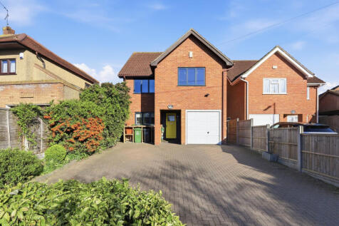 High Road, Laindon, SS15 6