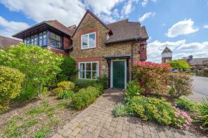 6, Bluecoat Pond, Horsham RH13 0NW