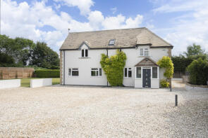 Stonesthrow, Fosseway, Cheltenham GL54 2EY