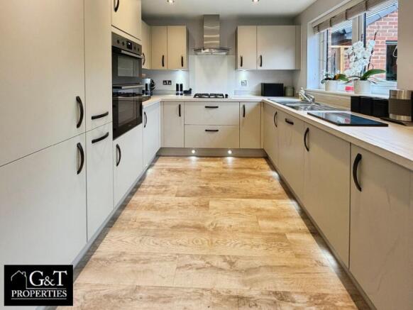 KITCHEN / DINER