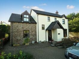 1, Meadow Side, Llanspyddid, Brecon LD3 8PJ