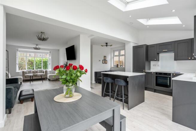 6 Kingswood Close_2.jpg