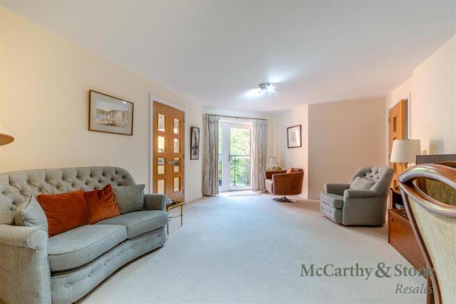 8703082-interior07.jpg