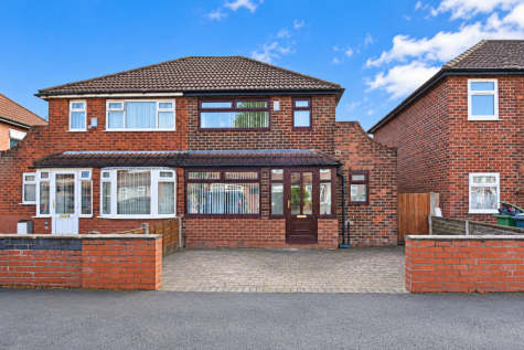 Luke Road, Droylsden, M43