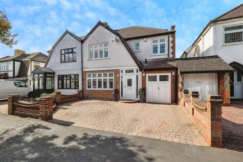 Dee Way, Romford, RM1