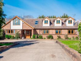 Victory Cottage, Farm Crescent, Rettendon, Wickford SS11 7QP