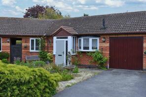 38, Holmefield, Newark NG24 3TZ