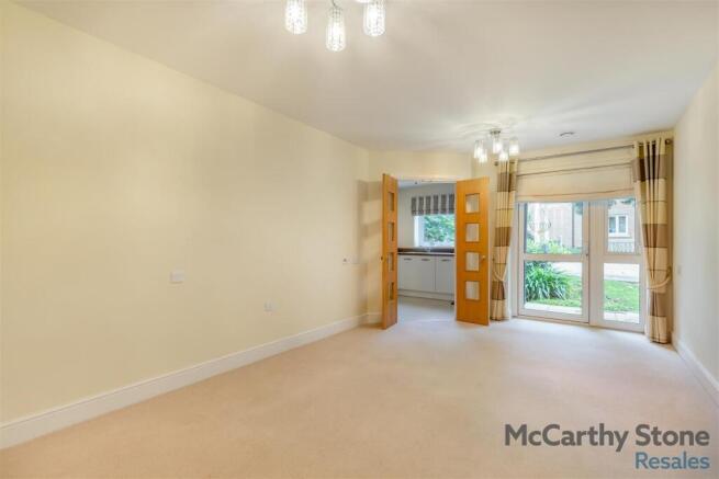 8668326-interior10.jpg