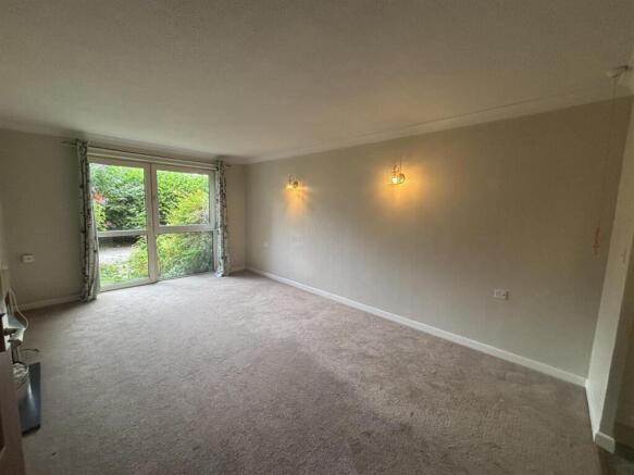 Living room 2.jpg
