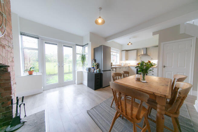Kitchen & dining room