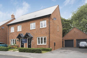 73, Trenchard Circle, Bicester OX25 5TB