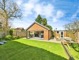 18, Ryecroft Meadow, Horsham RH13 6JN
