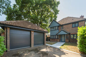 57, Woodcock Court, Reading RG7 1BZ