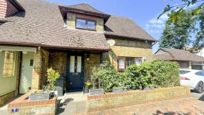 7, Old School Court, Wraysbury, Staines-upon-thames TW19 5BP