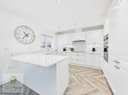42, Oakleigh Grove, Cliffe Woods, Rochester ME3 8GY