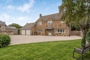 Grey Gables, Baker Street, Brackley NN13 5PH