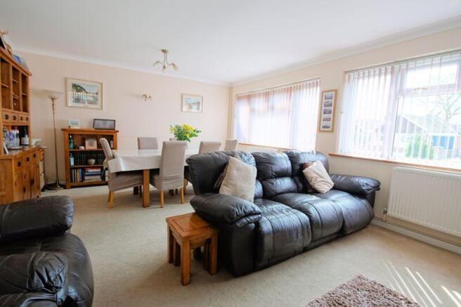 Lounge/Dining Room