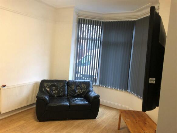 41 Heathcote Street  Livingroom1.1.jpg
