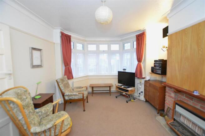 4 Jubilee Avenue lounge 2.JPG