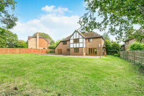 21, Steeres Hill, Horsham RH12 4PT
