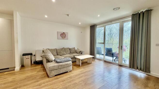 2 bedroom for sale, East london, E6 By Barrain Lon